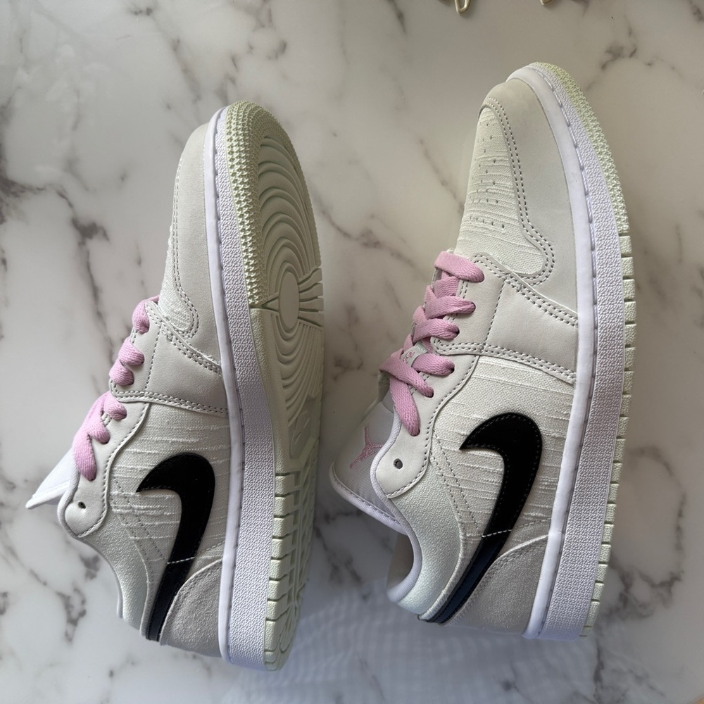 NEW Wmns Air Jordan 1 Low SE 'Barely Green', Size 9 - Picture 9 of 12